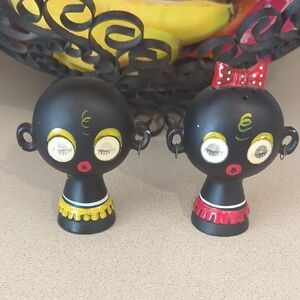 Adorable vintage salt and pepper set